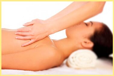Procedure di massaggio al seno per aumentarlo