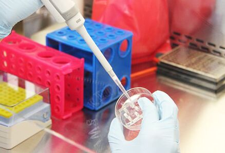 Revisione dei test dei pazienti prima di eseguire la mammoplastica additiva